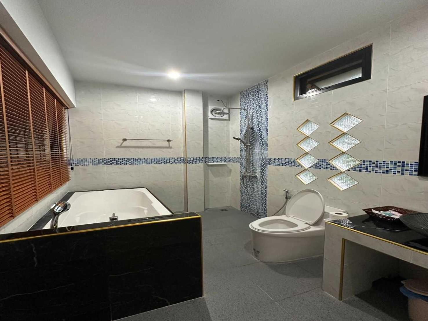 Capital O 75518 Baan Rose Resort Ao Luk Exteriör bild