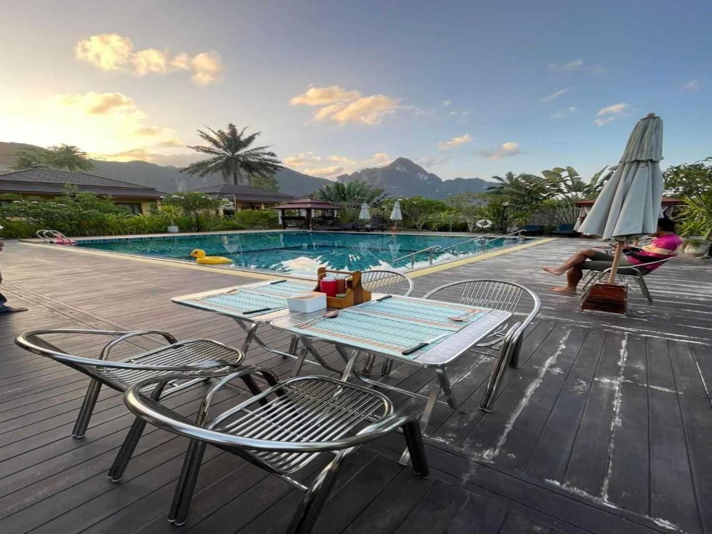 Capital O 75518 Baan Rose Resort Ao Luk Exteriör bild