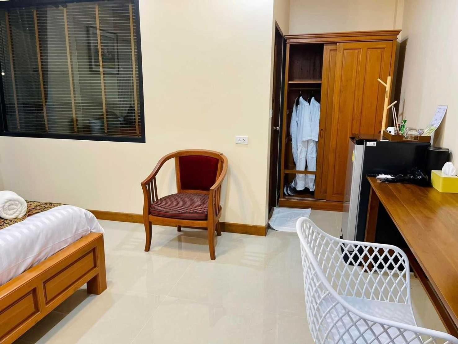 Capital O 75518 Baan Rose Resort Ao Luk Exteriör bild