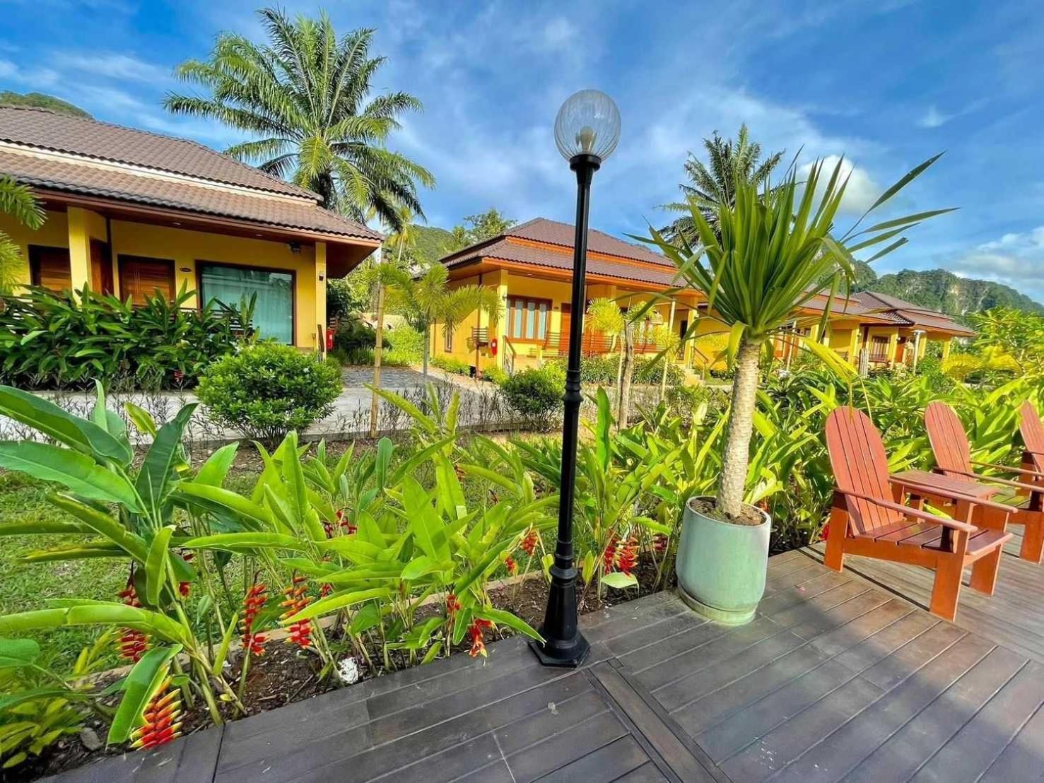 Capital O 75518 Baan Rose Resort Ao Luk Exteriör bild