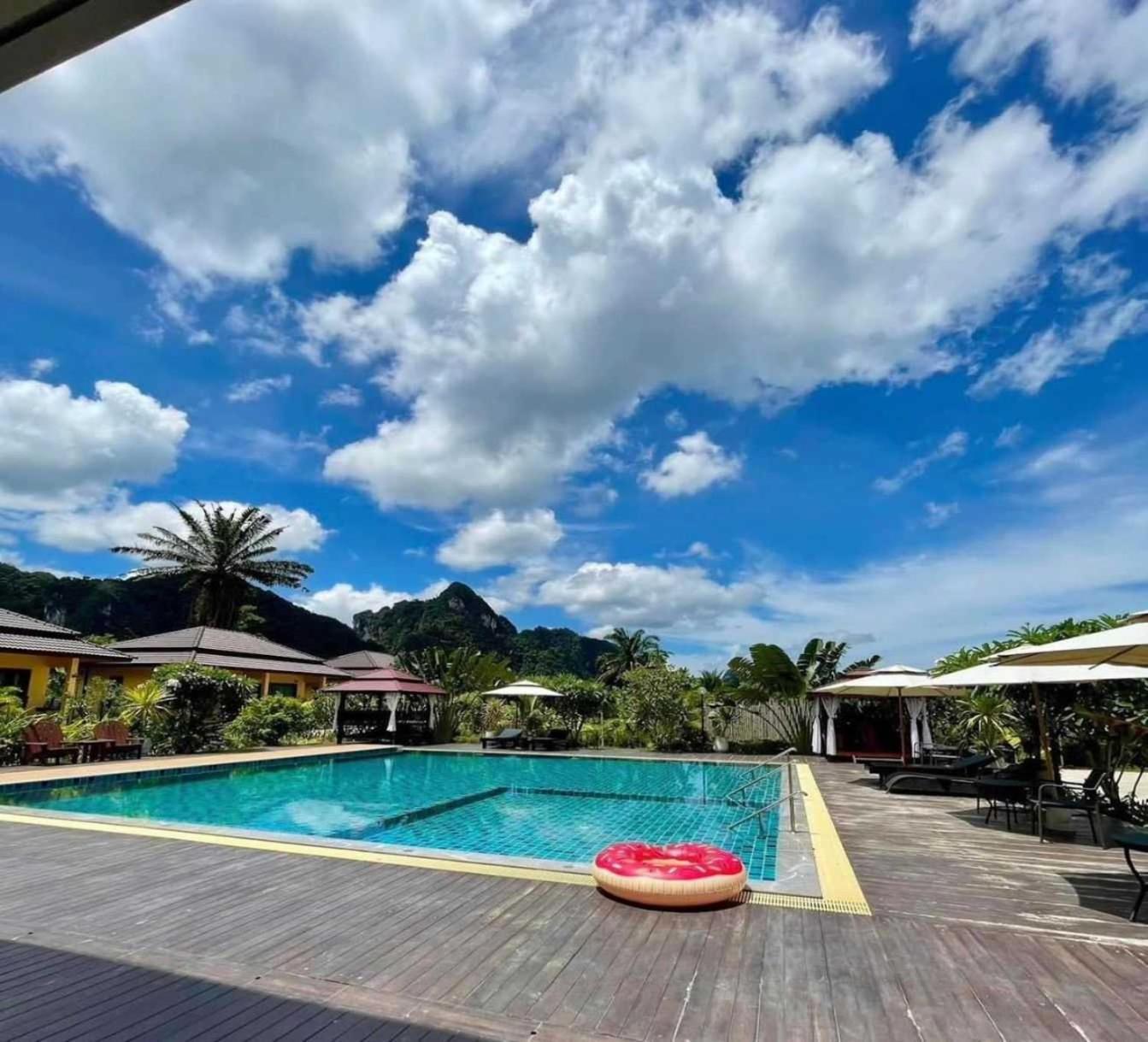 Capital O 75518 Baan Rose Resort Ao Luk Exteriör bild